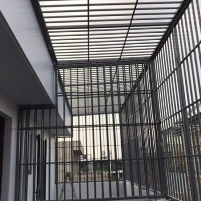 Khung sắt bảo vệ chuồng cọp