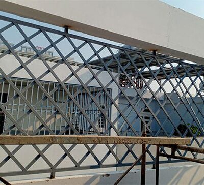 Khung sắt bảo vệ chuồng cọp