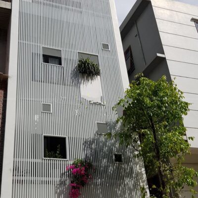 Khung sắt bảo vệ chuồng cọp