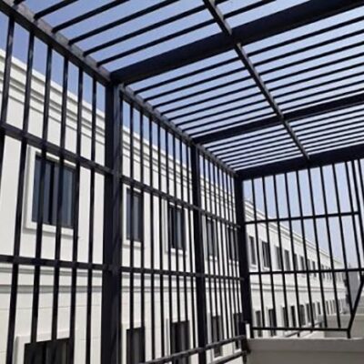 Khung sắt bảo vệ chuồng cọp