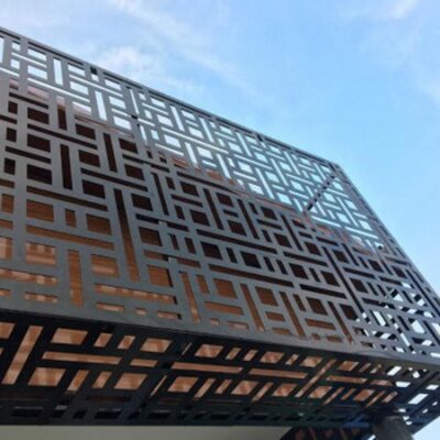 Khung sắt bảo vệ chuồng cọp