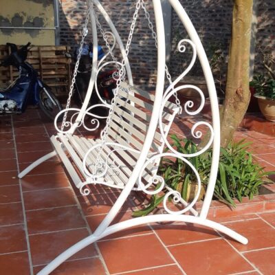 Xích đu ngoài trời