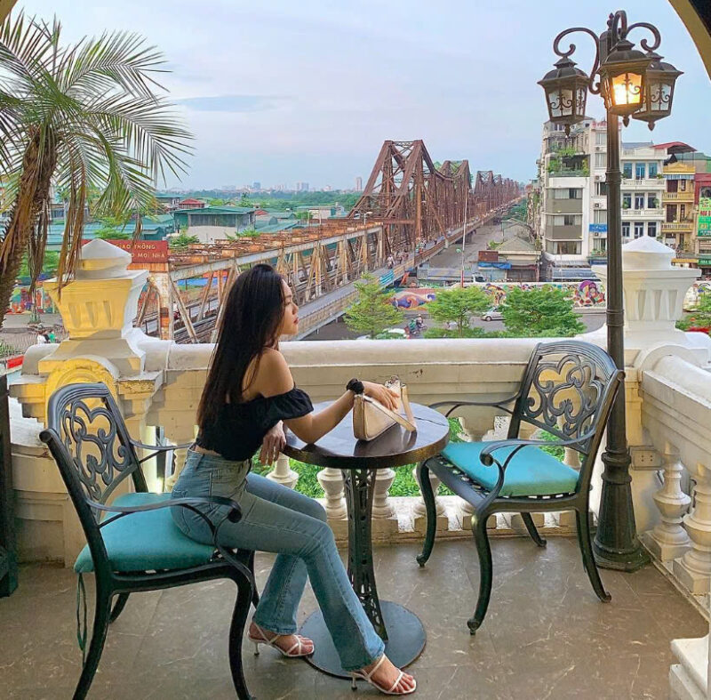 Bàn ghế gỗ chân sắt quán cafe (Mẫu 7)
