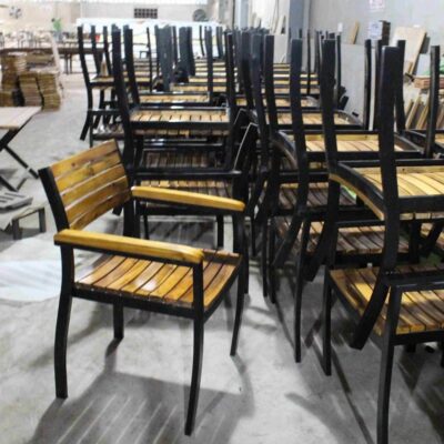 Bàn ghế gỗ chân sắt quán ăn (Mẫu 6)